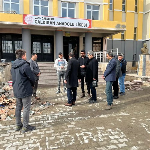Kaymakamımız Sayın Hasan Hüsnü TÜRKER, Van Büyükşehir Belediyesi'nin İlçemiz Okullarında Başlatmış Olduğu Bakım ve Onarım Çalışmalarını Denetledi