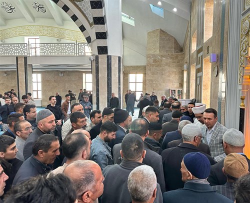 Kaymakam BAKAN Merkez Camii'nde Hemşerilerimiz ile Bayramlaştı